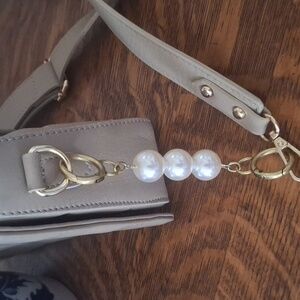 Elegant Pearl Keychain with Gold Accents